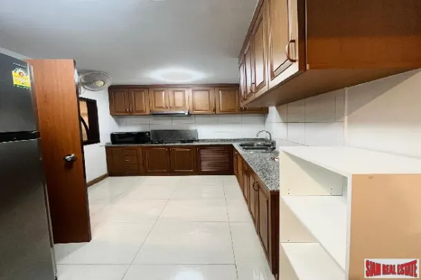 Academia Grand Tower Condominium - 3 Bedrooms and 2 Bathrooms for Rent in Phrom Phong Area of Bangkok 2