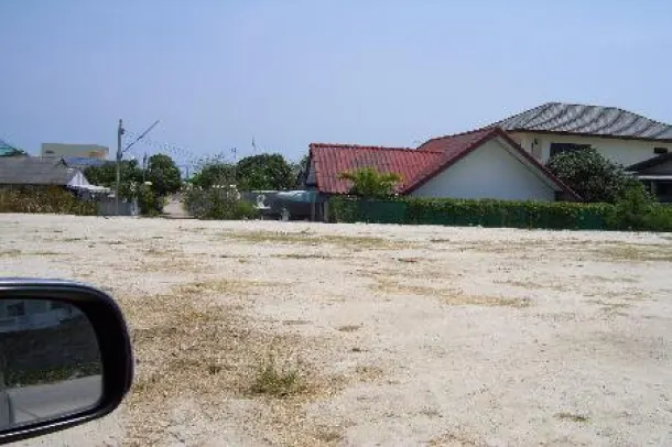 Great Land Plot in the Heart of Hua Hin perfect to divide for bungalows or shop houses 3