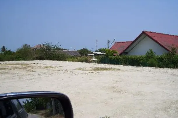 Great Land Plot in the Heart of Hua Hin perfect to divide for bungalows or shop houses 4