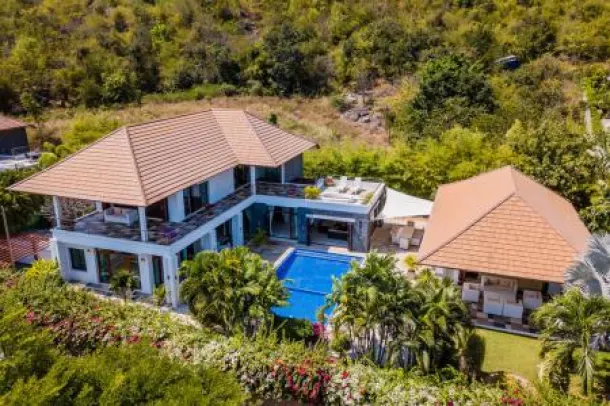 4-bed Villa for sale in South Hua Hin (Soi 88-112) — 4-bedroom villa · South Hua Hin (Soi 88-112)