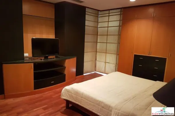 Baan Somthavil - Spacious Two Bedroom with Views of Lumpini Park and Royal Bangkok Sport Club in Ratchadamri 3