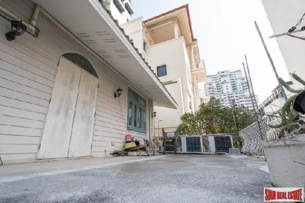 Three Bedroom 300 square meter Private House for Rent at Nana BTS 4