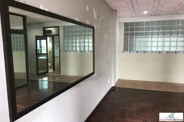 Charoen Krung Villa - Three Storey House for Rent in Saphan Taksin 3