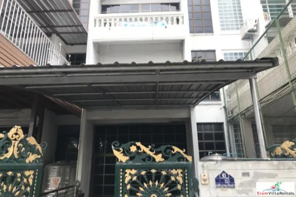 2-bed Villa for rent in Saphan Tak Sin — 2-bedroom villa · Saphan Tak Sin