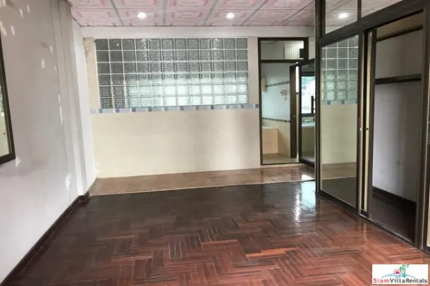 Charoen Krung Villa - Three Storey House for Rent in Saphan Taksin 2