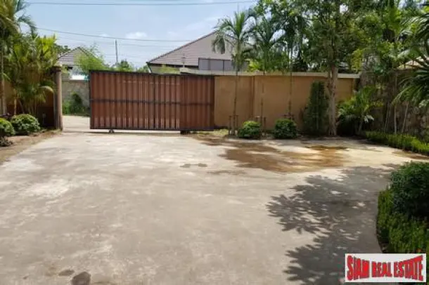 A Big Beautiful Modernised Bali Styled Home in Pattaya 3