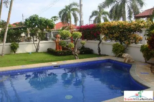 3 bedrooms villa with private swimming pool for rent only few minutes to Hua Hin town. 4