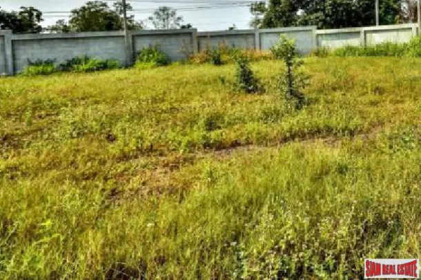 Great Land Plot at the end of a row of large Luxury Homes with lovely Westerly Views 3