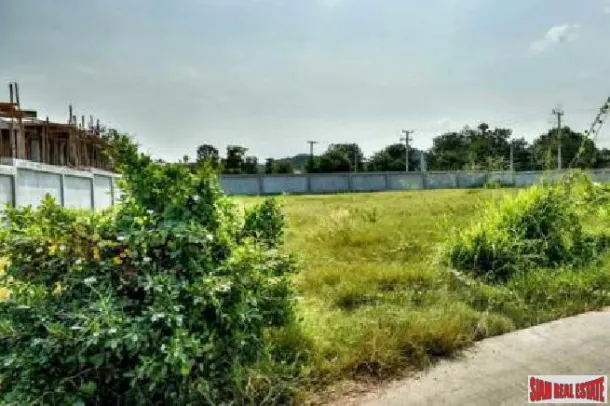 Great Land Plot at the end of a row of large Luxury Homes with lovely Westerly Views 2