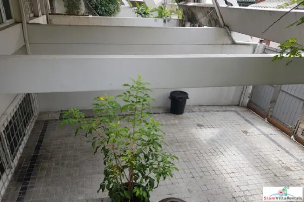 Family-Style Townhouse with Five Bedrooms in the Center of the City, Phrom Phong 2