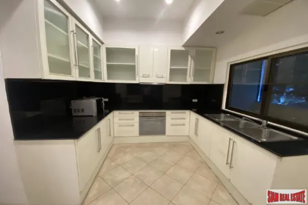 Phirom Garden Residence - Spacious 3 Bedroom Apartment for Rent in Phrom Phong 2