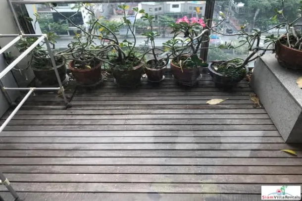 The Met l Bright Contemporary Two Bedroom Condo with City Views in Chong Nonsi 2