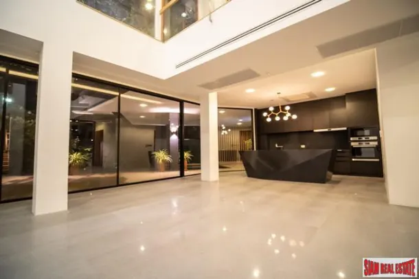 Detached House 3-Storey with Swimming Pool - Good for Office or Residence in Phrakanong. 4
