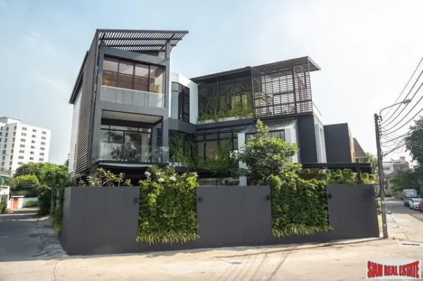 4-bed House for sale in Phra Khanong — 4-bedroom house · Phra Khanong
