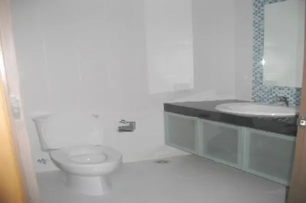 The Natural Place Suite - Two Bedroom Two Bathroom, with Large Master Bedroom on 20th Floor in Lumphini Sathorn Silom 3