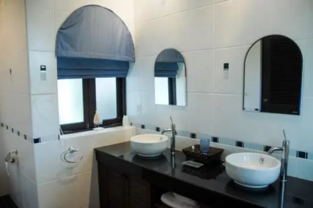 WHITE LOTUS 2 : IMMACULATE 5 BED POOL VILLA NEAR TOWN AND BEACHES 3