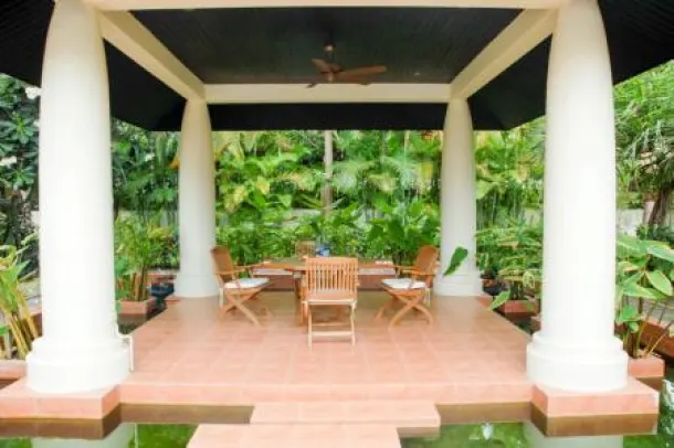 WHITE LOTUS 2 : IMMACULATE 5 BED POOL VILLA NEAR TOWN AND BEACHES 2