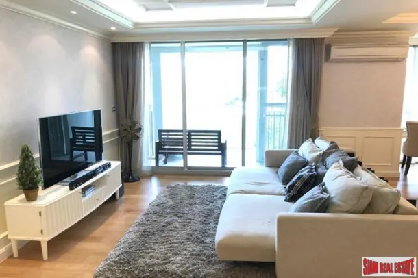 Via 31 - Classic One Bedroom Condo for Rent with Green City Views in Phrom Phong 3