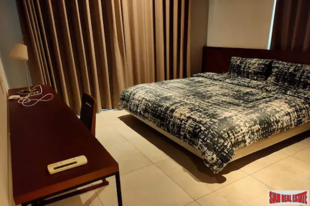 The Loft Asoke - Contemporary Two Bedroom, One Bath City View Condo for Rent 2