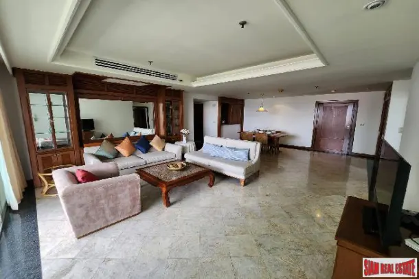 Service Apartment - Spacious 2-Bedroom Condo with Beautiful Views, Chong Nonsi 4