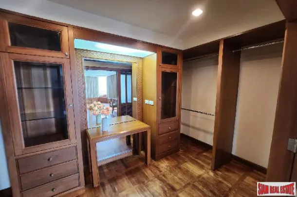Service Apartment - Spacious 2-Bedroom Condo with Beautiful Views, Chong Nonsi 2