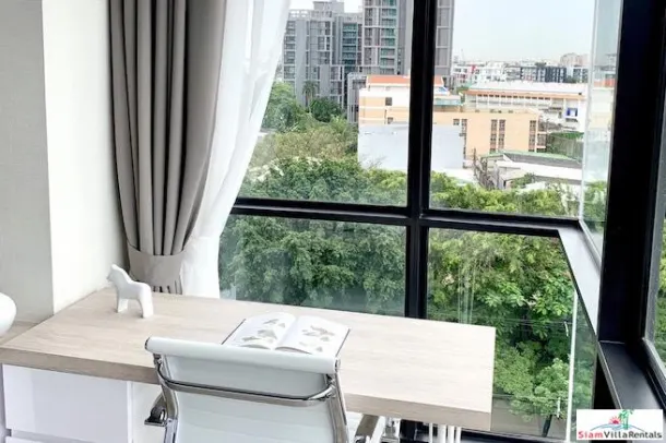 RHYTHM Ekkamai - Large Modern Two Bedroom Corner for Rent in New Condo 3