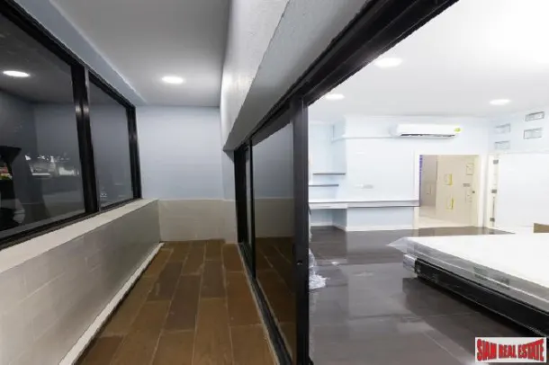 President Park Sukhumvit 24 - 2 Bedrooms and 2 Bathrooms Condominium for Sale in Phrom Phong Area of Bangkok 2