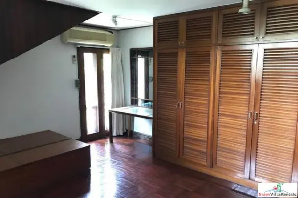 Single Family House with Private Pool in the Heart of the City, Phormphong BTS, Bangkok 2