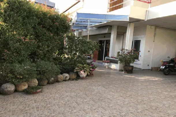 Large 4 bedroom house opposite mapprachan lake for sale -East pattaya 3