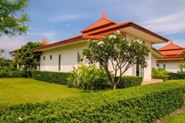 BANYAN RESIDENCES : 2 Bed Bali Style Resort Pool Villa 4