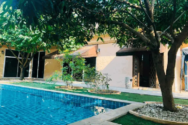 3 bedroom private luxury pool villa in a quiet areas for sale - East Pattaya 2