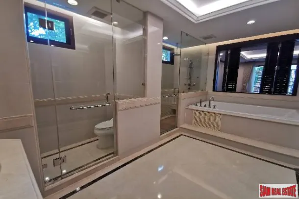 Detached House 4 bedrooms, 5 bathrooms, secured compound, closed to Asoke intersection, BTS and subway! 2