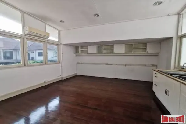 Two Bedroom Pet Friendly House for Rent with Nice Yard and Close to BTS Ekkamai 2