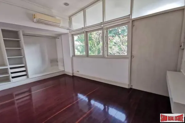Two Bedroom Pet Friendly House for Rent with Nice Yard and Close to BTS Ekkamai 3