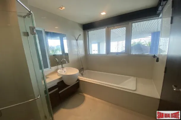 Sky Walk Condo - Elegant Two Bedroom for Rent in Phra Khanong. 4