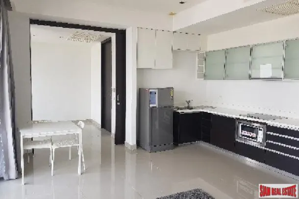 The Loft Yenakart - Nice Two Bedroom Condo with City Views For Rent in Sathorn 4