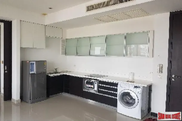The Loft Yenakart - Nice Two Bedroom Condo with City Views For Rent in Sathorn 3