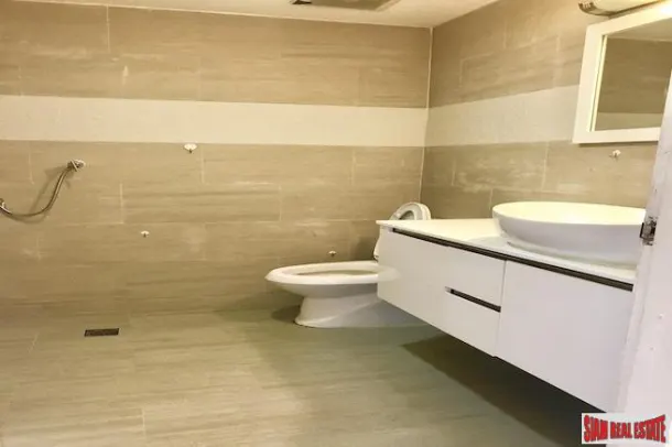 Royal Castle Sukhumvit 39 - Renovated Three Bedroom Condo for Rent in the Heart of Sukhumvit 39 4