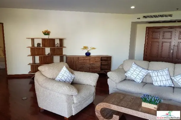 Ruamsuk Condominium - Large Corner Apartment with Four Ensuite Bedrooms for Rent on Sukhumvit 26 4