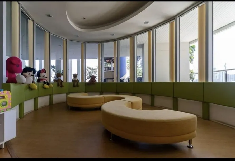 Sky Walk Residences I 1 Bed 1 Bath luxurious urban lifestyle at Phra Khanong Nuea 4