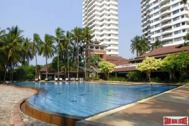 Luxury 3 bedrooms condo up on the hill of Pattaya for sale - Phratamnak Hill 3