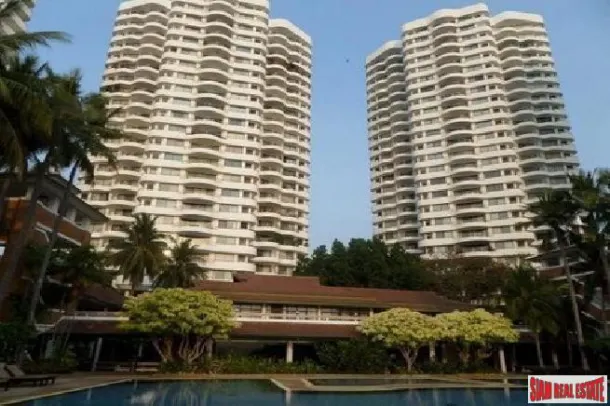 Luxury 3 bedrooms condo up on the hill of Pattaya for sale - Phratamnak Hill 2