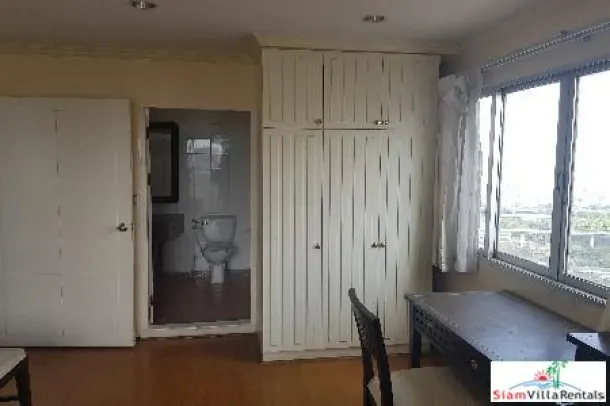 Witthayu Complex - Large Two Bedroom Condo near BTS Phloen Chit 2