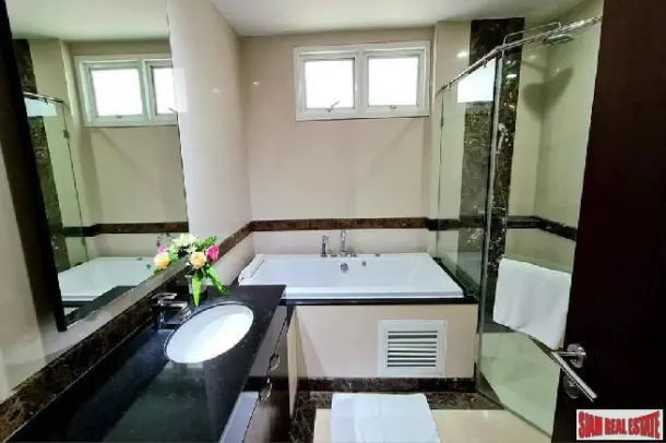 Piyathip Place Apartments - 3 Bedrooms and 3 Bathrooms for Rent in Phrom Phong Area of Bangkok 2