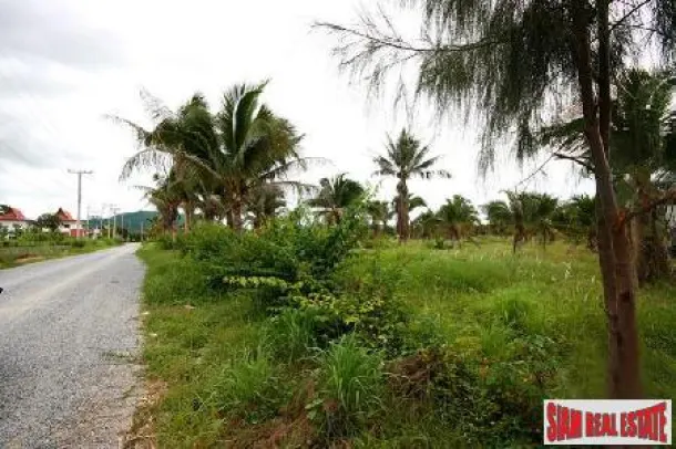 Land with mountain view for sale close to Hua Hin Town Center. 4