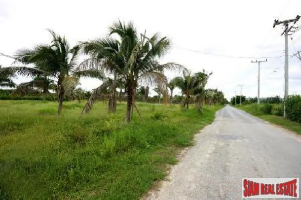 Land with mountain view for sale close to Hua Hin Town Center. 3