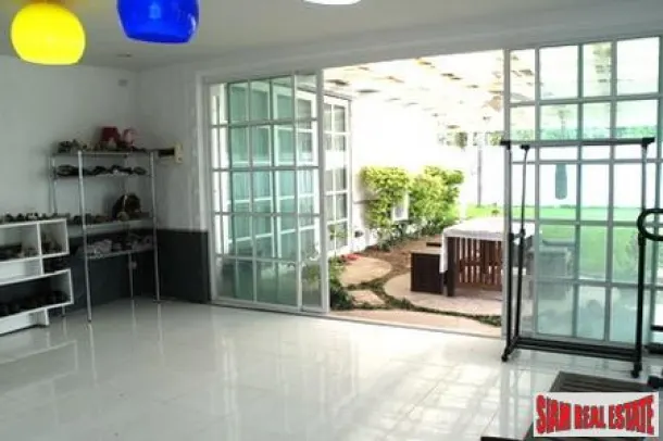 Quality Three-Bedroom Pool Villa in Central Cha-Am 2