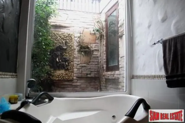 Quality Three-Bedroom Pool Villa in Central Cha-Am 3