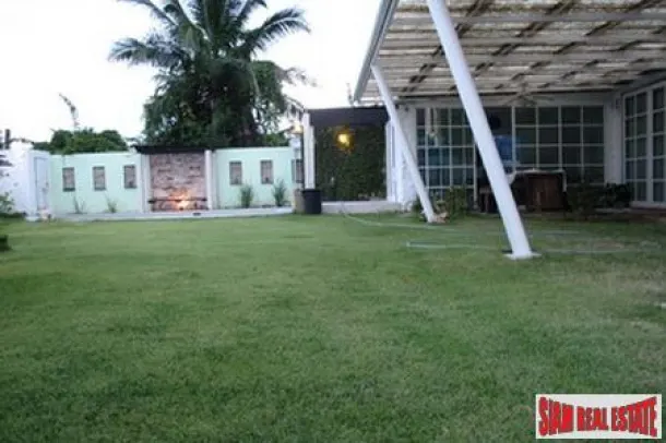 Quality Three-Bedroom Pool Villa in Central Cha-Am 4
