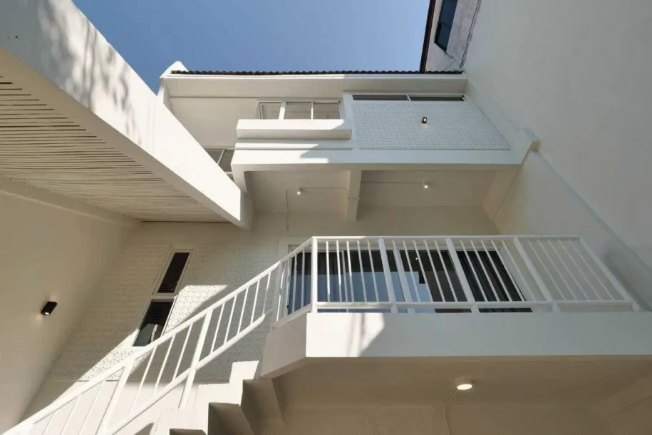 4-bed Townhouse for rent in Phra Khanong — 4-bedroom townhouse · Phra Khanong